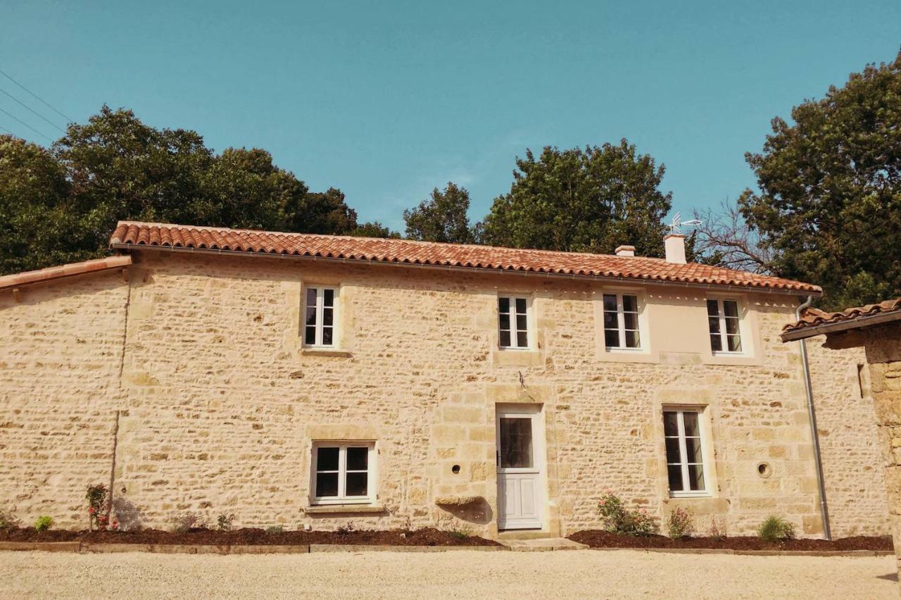 Gites Les Demeures De Valette Azay-le-Brule Экстерьер фото