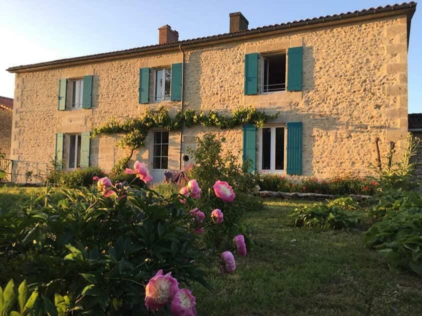 Gites Les Demeures De Valette Azay-le-Brule Экстерьер фото